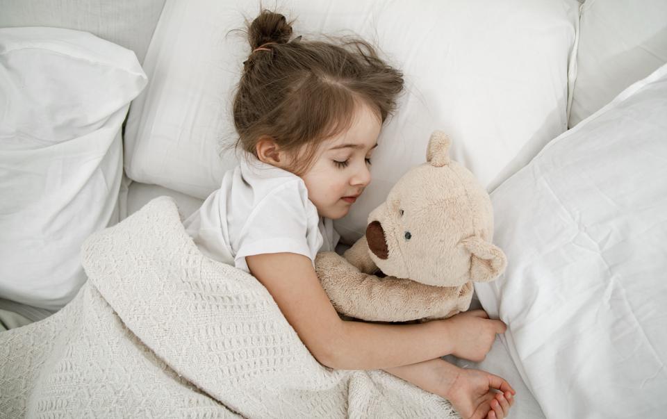 jam-tidur-anak-yang-ideal-agar-si-kecil-tidak-tantrum-1